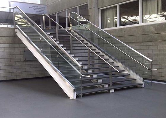 Escalier de marbre de bande de roulement de doubles escaliers droits en acier extérieurs de lisse