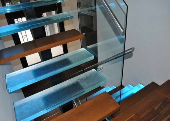 Escalier en verre de balustrade de plate-forme d'escaliers droits de poutre en acier de place de bande de roulement de lumière de LED