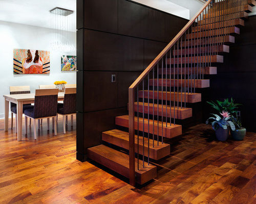 Escaliers simples en bois solide de lisse durables avec l'étape en bois de allumage menée automatique