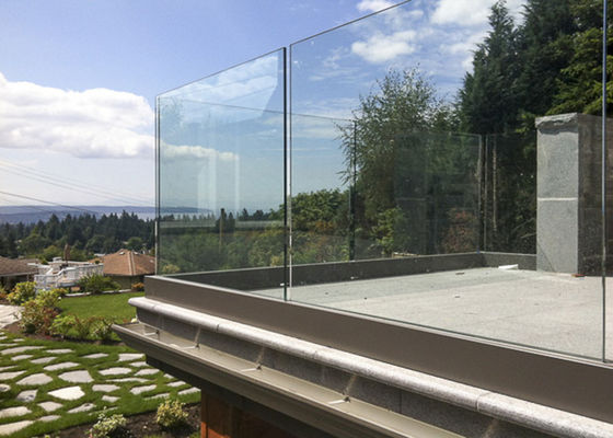 La balustrade de balcon de verre trempé de balustrade anodisée/a balayé l'installation facile de finition