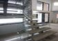 Escaliers droits de poutre en acier de chêne de bande de roulement européenne carrée en bois avec la balustrade en verre