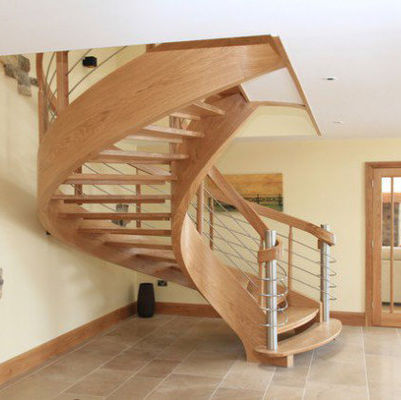Escalier en spirale incurvé d'économie de l'espace en bois d'escalier de structure métallique