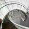 Conception en bois incurvée moderne de bande de roulement de balustrade de fer de Rought d'escalier en métal blanc
